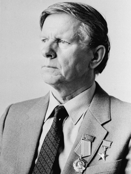 Васіль Быкаў. Крыніца ілюстрацыі: Літаратура і мастацтва. – 2013. – 21 чэрвеня (№ 24). – С. 10.