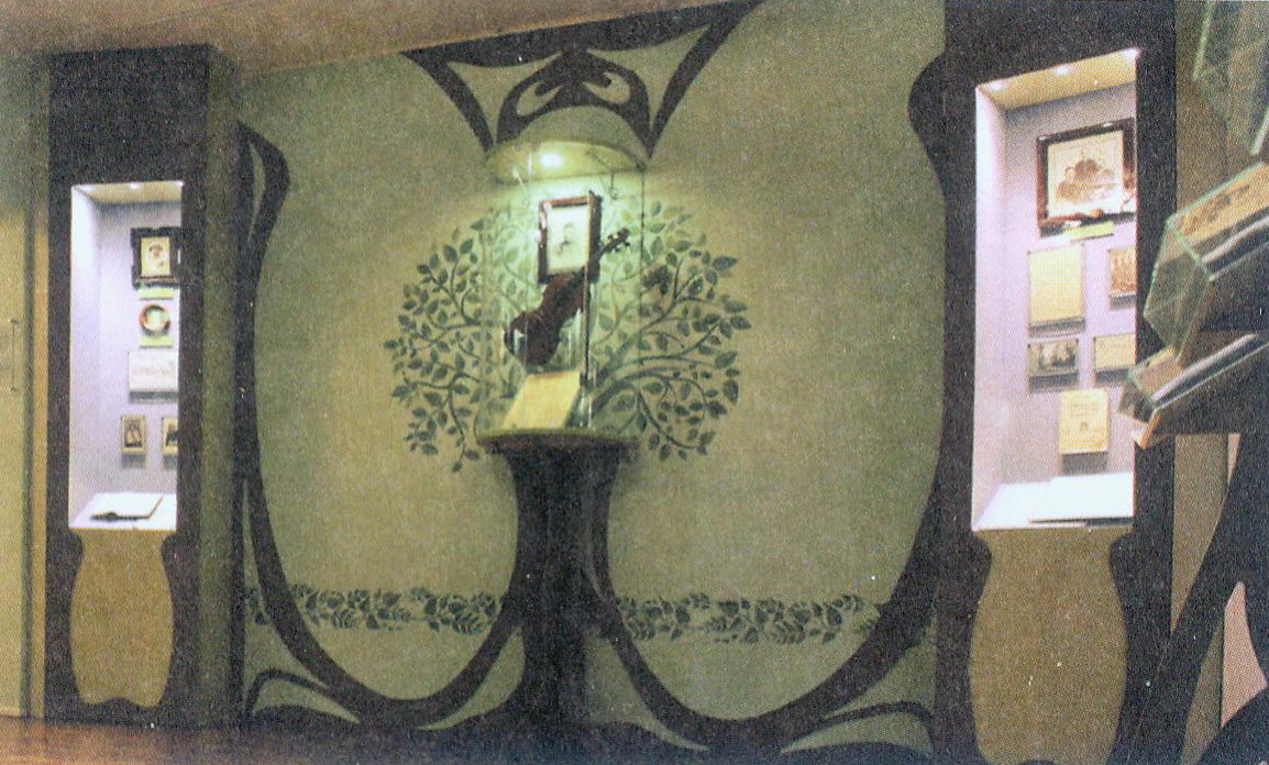 Другая зала музея. Крыніца ілюстрацыі: Літаратурныя вандроўкі па зямлі Максіма Багдановіча / Мікалай Чырскі ; [фота: А. П. Дрыбас, Я. В. Пясецкі, Я. М. Чырскі]. – Мінск, 2020. – С. 12.