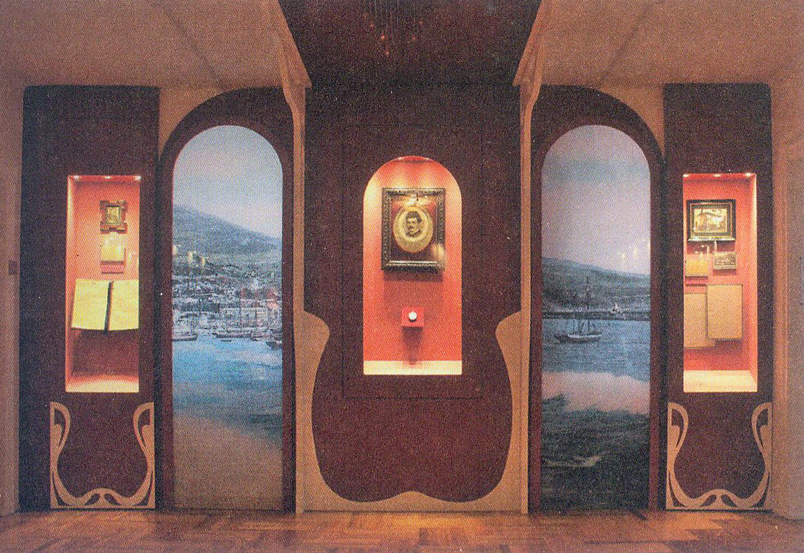 Чацвёртая зала музея. Крыніца ілюстрацыі: Літаратурныя вандроўкі па зямлі Максіма Багдановіча / Мікалай Чырскі ; [фота: А. П. Дрыбас, Я. В. Пясецкі, Я. М. Чырскі]. – Мінск, 2020. – С. 15.