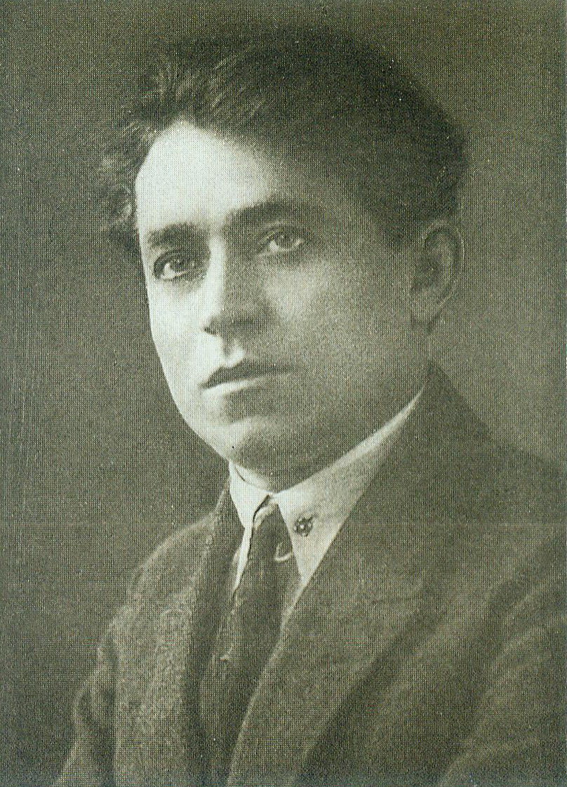 Мікола Хведаровіч у пачатку 1920-х гг. Крыніца ілюстрацыі: Любістак : выбранае / Мікола Хведаровіч ; [прадмова А. Звонака]. – Мінск, 1984. – Уклейка паміж с. 96–97.