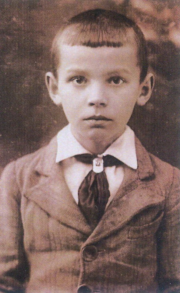 Алег Лойка (1941). Крыніца ілюстрацыі: Чалавек з сонечнаю ўсмешкай : кніга пра Алега Лойку / [рэдкалегія: А. Бельскі (укладальнік) і інш.]. – Мінск, 2019. – С. 1 уклейкі паміж с. 148–149.