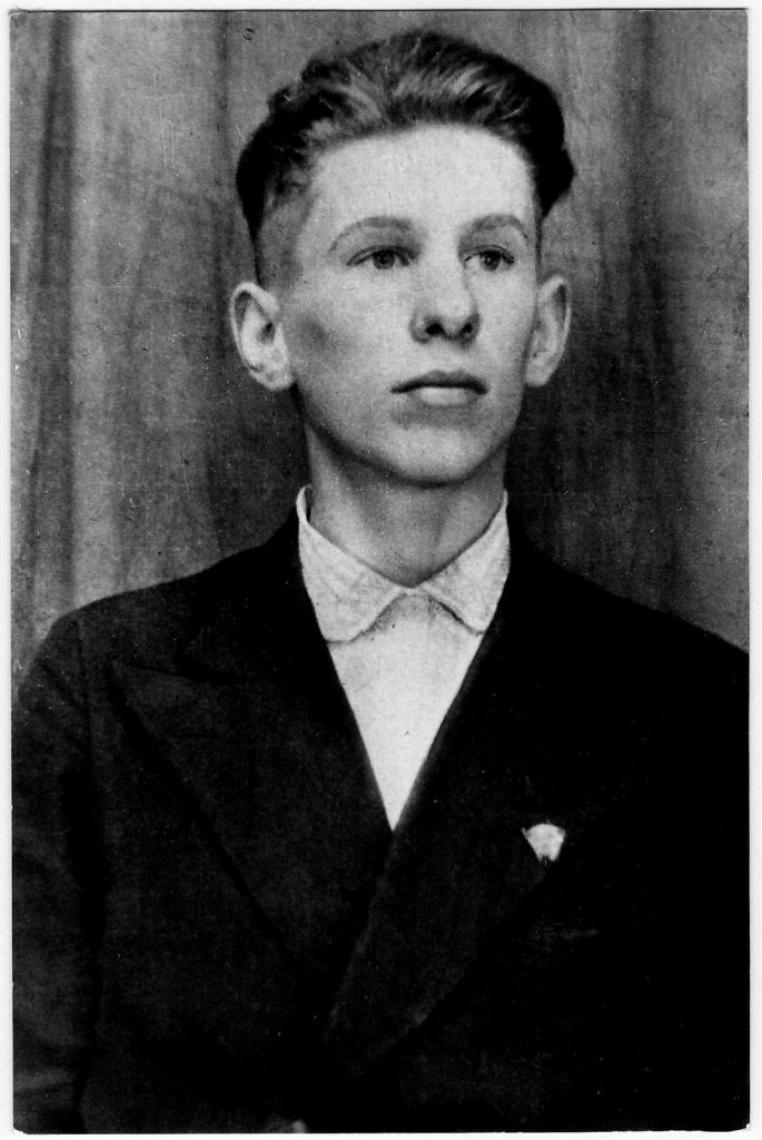 Ніл Гілевіч у школьныя гады. Крыніца ілюстрацыі: https://narbel.bsu.by/z-syamejnaga-arxiva-nil-gilevich/