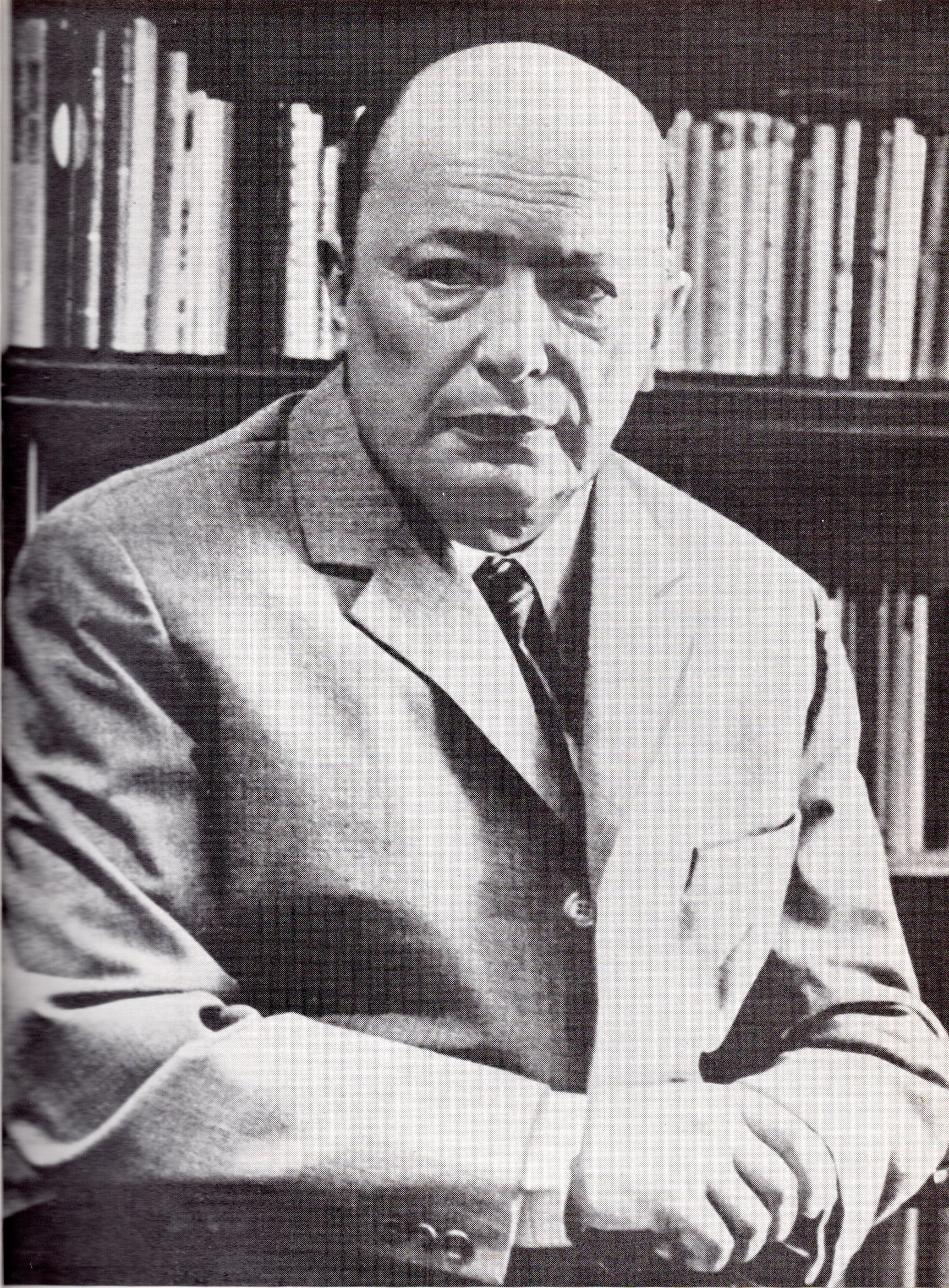 Аркадзь Куляшоў (1972). Крыніца ілюстрацыі: Аркадзь Куляшоў = Аркадий Кулешов / [складальнік В. А. Куляшова ; фота В. В. Харчанкі, У. А. Крука ; аўтар тэксту П. Е. Панчанка]. – Мінск, 1985. – С. 11. 