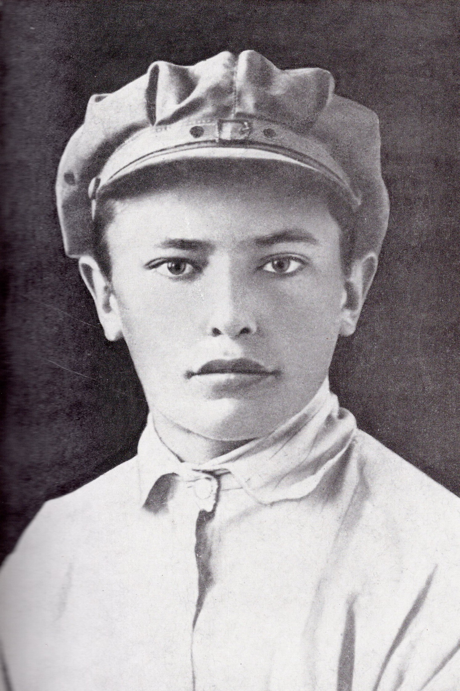 Аркадзь Куляшоў – выпускнік Саматэвіцкай сямігодкі (1928). Крыніца ілюстрацыі: Аркадзь Куляшоў = Аркадий Кулешов / [складальнік В. А. Куляшова ; фота В. В. Харчанкі, У. А. Крука ; аўтар тэксту П. Е. Панчанка]. – Мінск, 1985. – С. 23. 