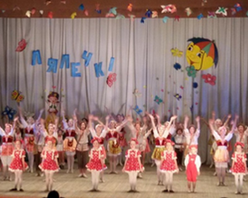 Удзельнікі ансамбля "Лялечкі". Крыніца ілюстрацыі: http://www.profkult-grodno.by/yubilejnyj-vecher-ansambl-tanca-lyalechki.html