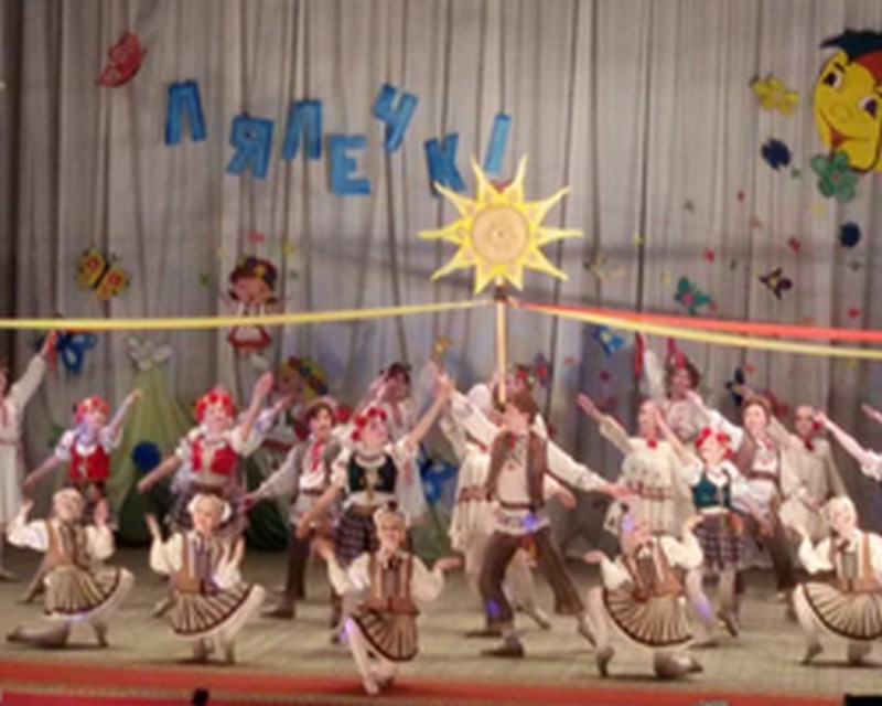 Удзельнікі ансамбля "Лялечкі". Крыніца ілюстрацыі: http://www.profkult-grodno.by/yubilejnyj-vecher-ansambl-tanca-lyalechki.html