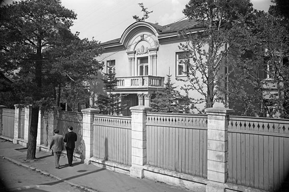 Дом Я. Коласа (1952–1956). Крыніца ілюстрацыі: http://kolasmuseum.by/be/muzej/gistoryja-doma-muzeya-yakuba-kolasa