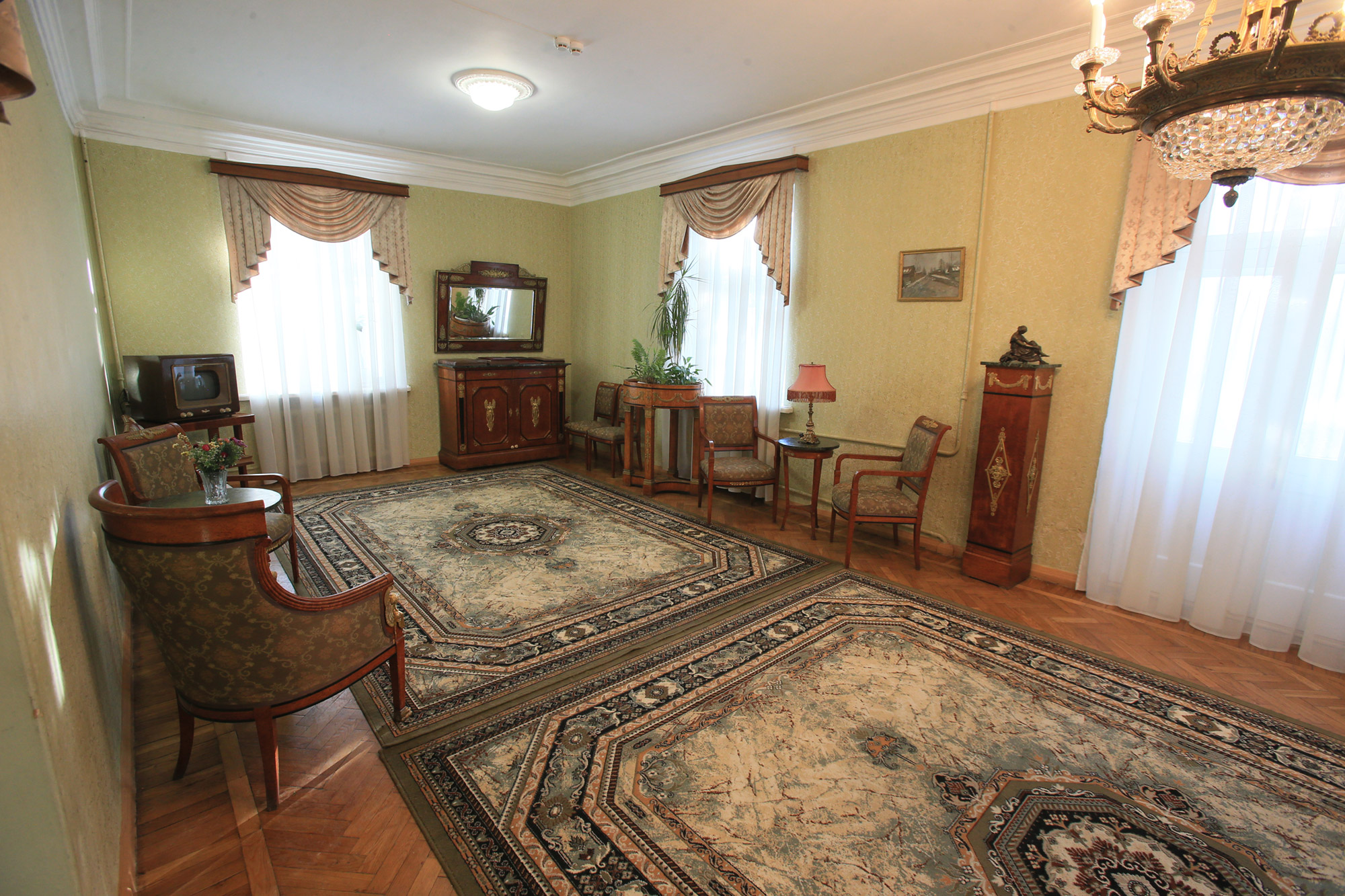 Сучасны інтэр’ер дома Я. Коласа. Крыніца ілюстрацыі: http://kolasmuseum.by/be/muzej/ekspazicyja-muzeya-yakuba-kolasa-u-minsku