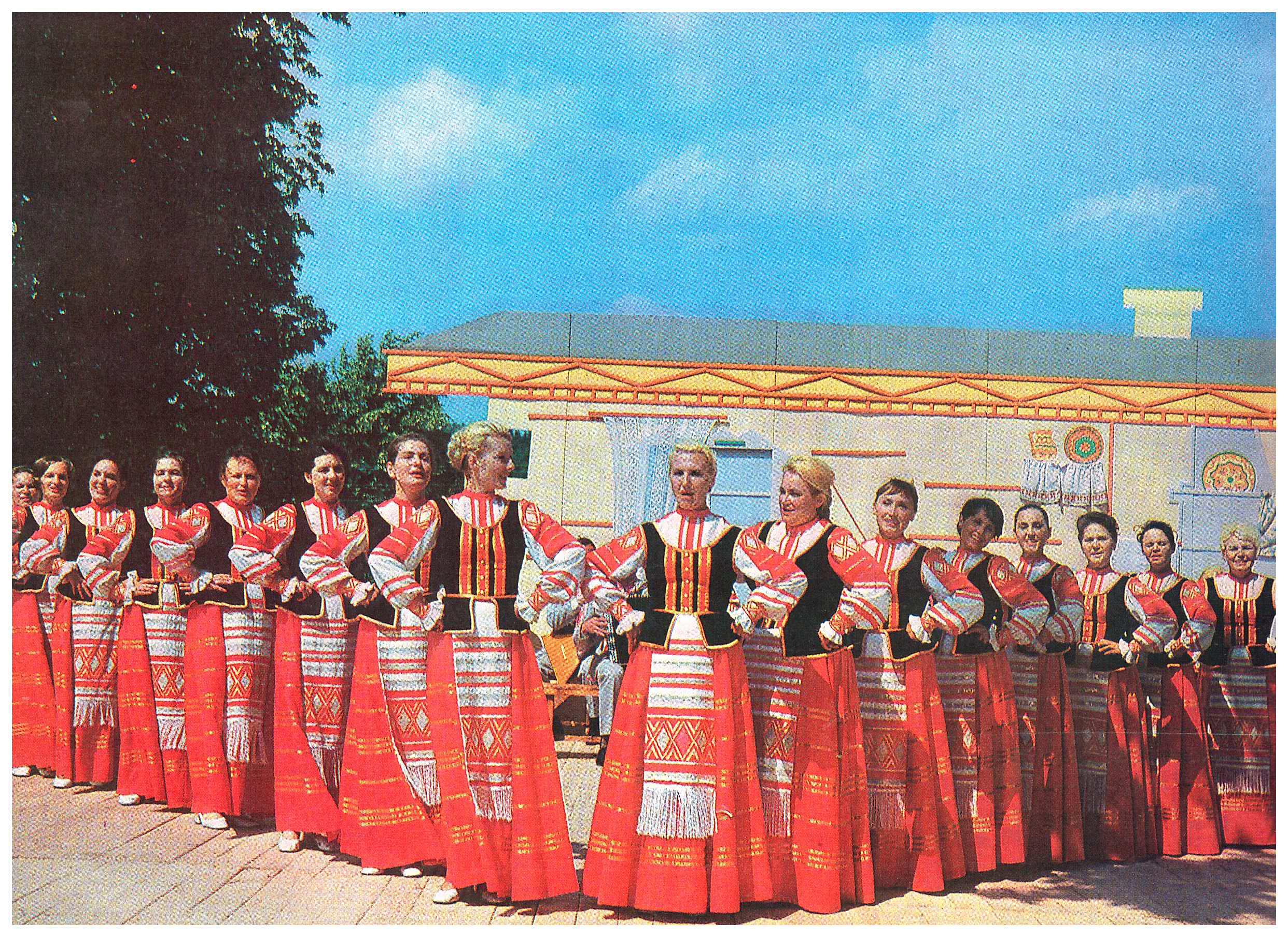 Славутая "Лявоніха". Крыніца ілюстрацыі: Дзяржаўны народны хор БССР = Государственный народный хор : альбом. – Мінск, 1975. – С. 2.