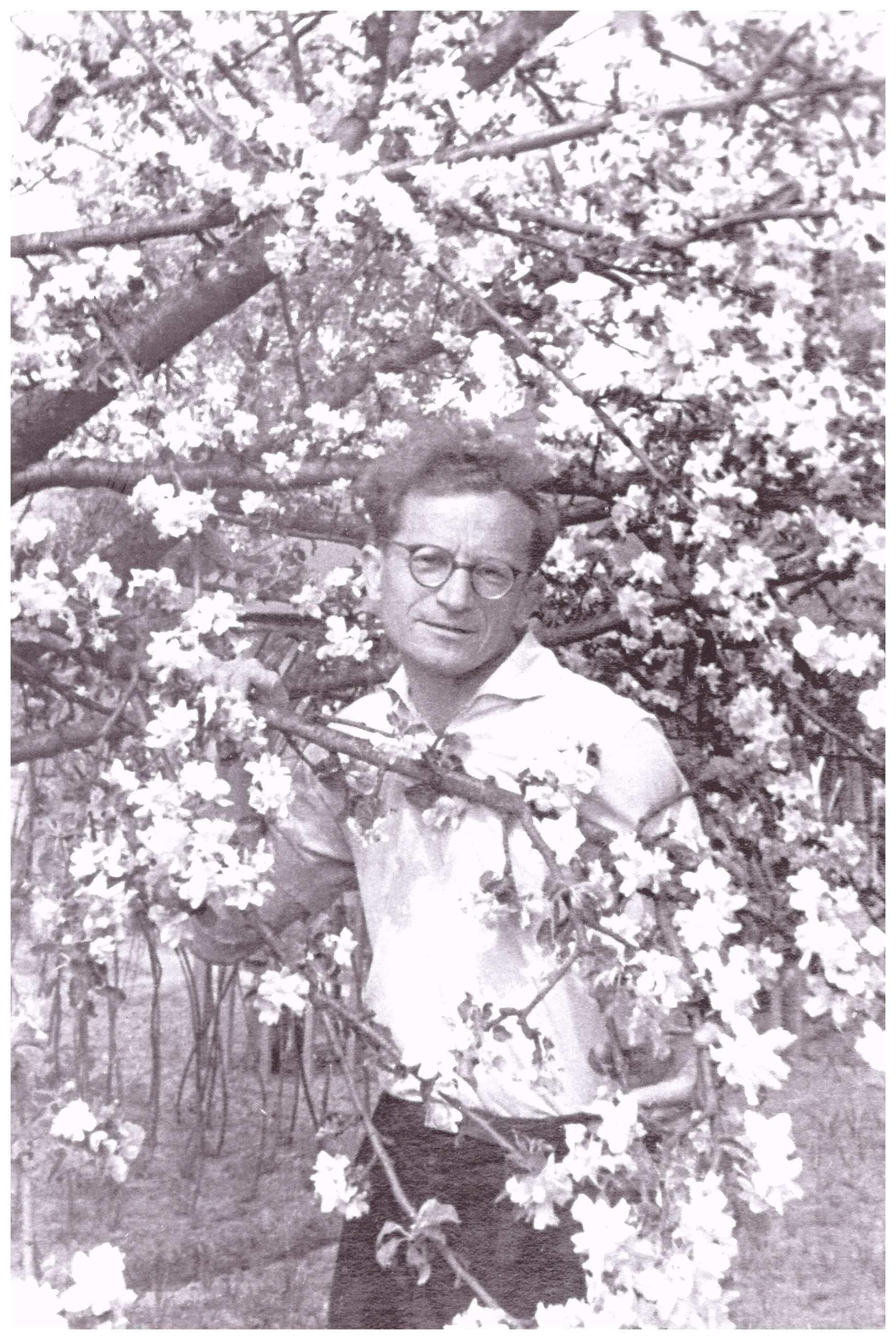 Крыніца ілюстрацыі: Сведка веры = Fidei testis : прысвячаецца 65-годдзю святарства Яго Эмінэнцыі Ксяндза Кардынала Казіміра Свёнтка, Арцыбіскупа Мітрапаліта Мінска-Магілёўскага, Апостальскага Адміністратара Пінскай дыяцэзіі, Старшыні Канферэнцыі Каталіцкіх Біскупаў у Беларусі / аўтар тэксту К.Лялько. – Мінск : Pro Christo ; Zabki : Aposolicum, 2004. – 30, [110] с.