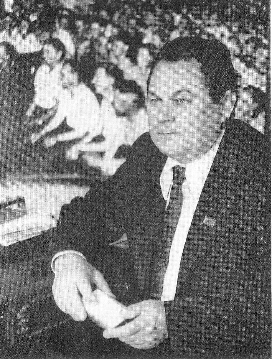 Крыніца ілюстрацыі: Збор твораў : у 5 т. / Андрэй Макаёнак ; [укладанне, каментарыі, прадмова С. С. Лаўшука] ; рэдкалегія: Аўсяннікаў Г. С. [і інш.]. – Мінск, 1990. – Т. 5. – Уклейка паміж с. 416–417..