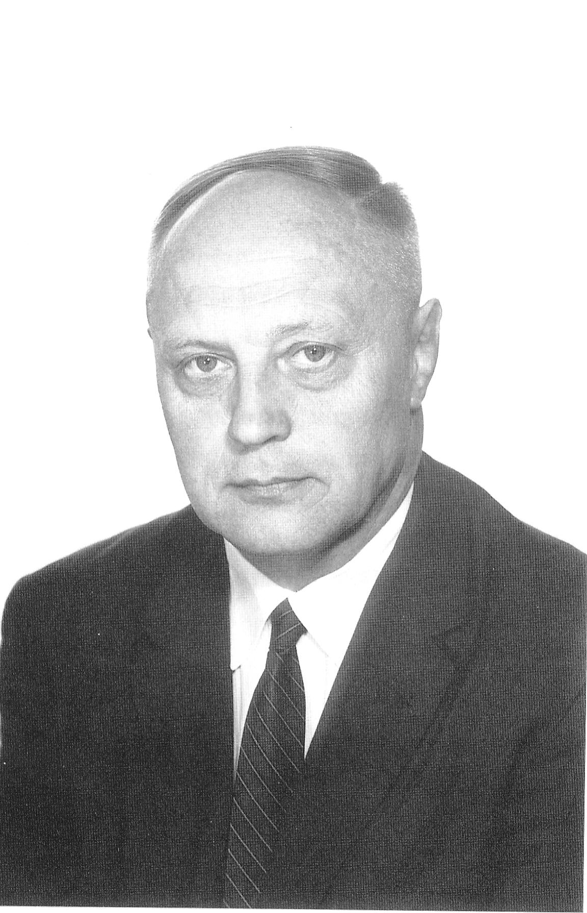 Крыніца ілюстрацыі: Юбілейны альбом да 90-годдзя Барыса Уладзіміравіча Кіта : прафесара, доктара філасофіі (па матэматыцы, Рэгенсбург, Германія), ганаровага доктара навук (Гародня, Беларусь), акадэміка Міжнароднай акадэміі астранаўтыкі (Парыж, Францыя), акадэміка і віцэ-прэзідэнта Міжнароднай акадэміі навук Еўразіі (Масква, Расія), грамадзяніна Злучаных Штатаў Амерыкі, ганаровага грамадзяніна горада Наваградка (Беларусь) / [укладальнікі: Л. Савік, В. Каліноўскі ; рэдкалегія: Т. Вяршыцкая і інш.]. – Мінск, 2001. – С. 3.