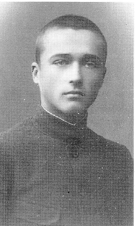 В. Рамановіч (1930-я гг.). Крыніца ілюстрацыі: Лебядзіная песня Валянціна Рамановіча [Выяўленчы матэрыял] : [да 100-годдзя з дня нараджэння] / Святлана Кошур. – Мінск, 2011. – С. 3 уклейкі паміж с. 18–19.