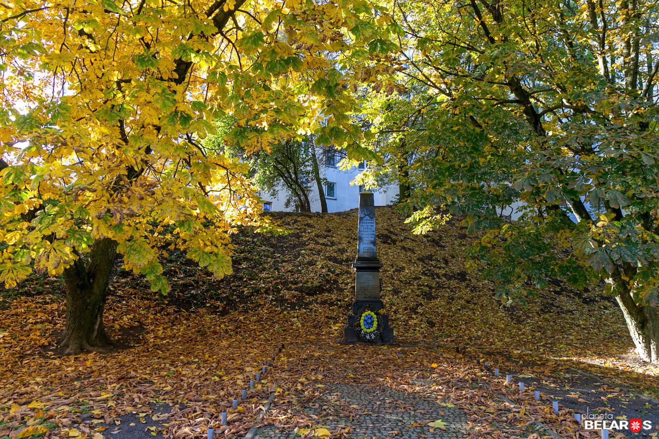 Крыніца ілюстрацыі: https://planetabelarus.by/sights/memorialnyy-kompleks-yama-v-minske/