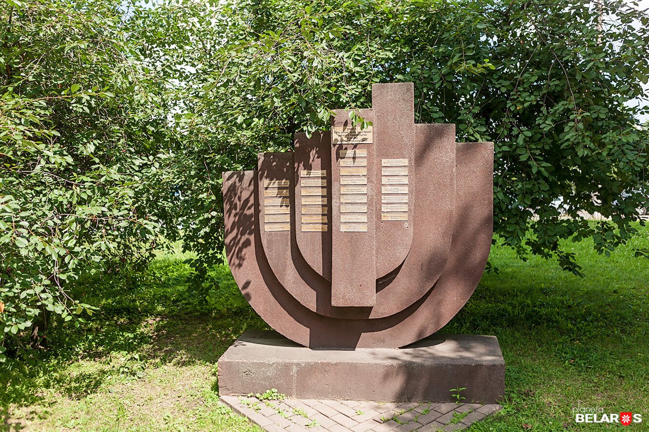 Крыніца ілюстрацыі: https://planetabelarus.by/sights/memorialnyy-kompleks-yama-v-minske/