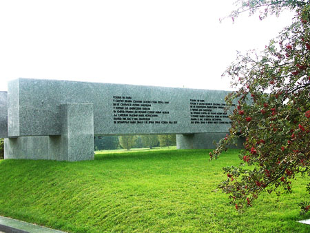 Брацкая магіла. Крыніца ілюстрацыі: https://khatyn.by/be/memorial/galereya