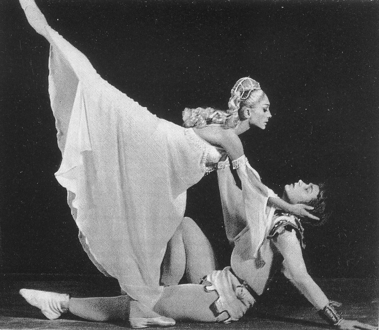 Тристан – Ю. Троян, Изольда – Д. Бржозовская (балет "Тристан и Изольда"). Источник иллюстрации: Гармония дуэта : о творчестве Л. Бржозовской и Ю. Трояна / Т. М. Мушинская. – Минск, 1987. – С. 27.