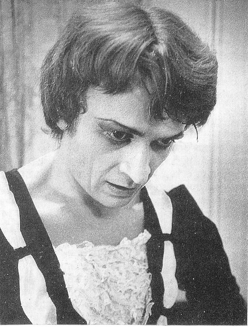 Ю. Троян – Зигфрид (балет "Лебединое озеро"). Источник иллюстрации: Гармония дуэта : о творчестве Л. Бржозовской и Ю. Трояна / Т. М. Мушинская. – Минск, 1987. – С. 9.