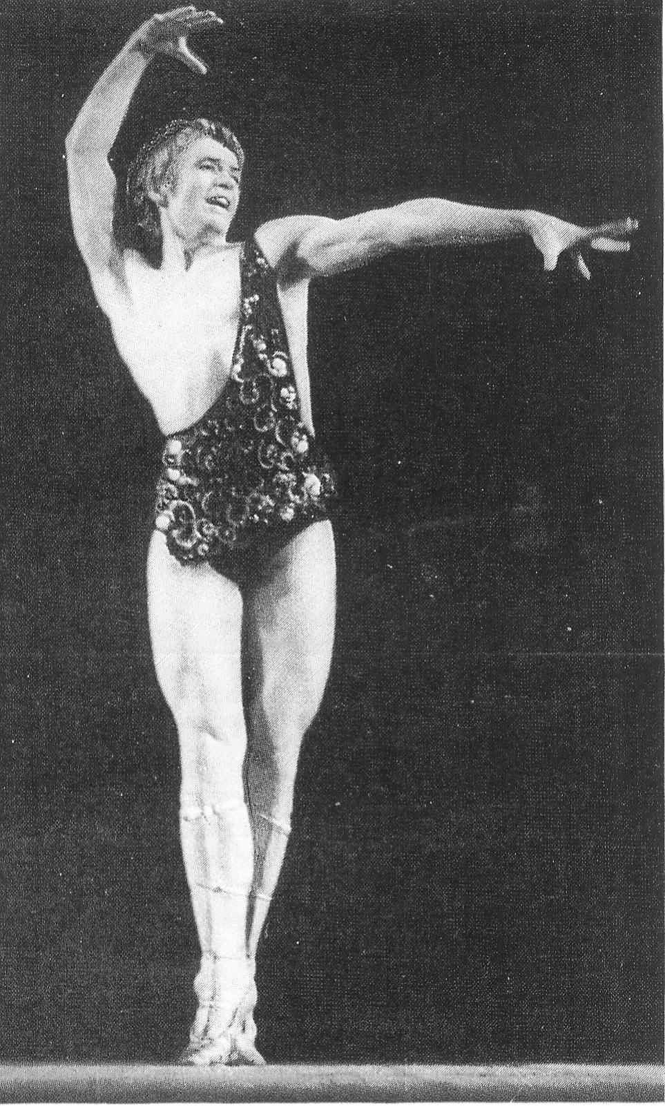 Юноша – Ю. Троян (балет "Вальпургиева ночь". Источник иллюстрации:  Гармония дуэта : о творчестве Л. Бржозовской и Ю. Трояна / Т. М. Мушинская. – Минск, 1987. – С. 48.