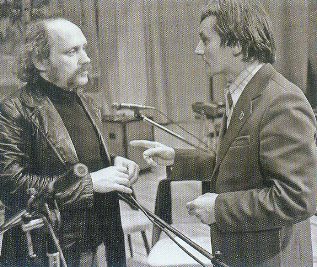 В. Мулявин и И. Лученок (1978). Источник иллюстрации: Владимир Мулявин. "Сэрцам і думамі…" : воспоминания, интервью, исследования / Людмила Крушинская. – Минск, 2015. – С. 217.