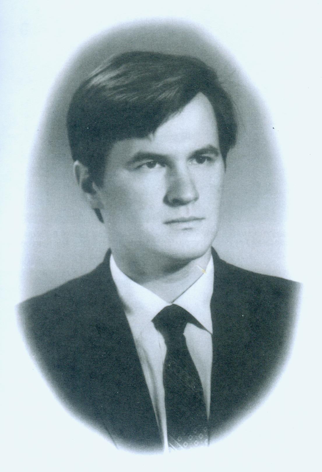 В.А. Снежицкий – студент 6-го курса ГрГМИ (1984). Источник иилюстрации: Виктор Александрович Снежицкий : к 60-летию со дня рождения / Национальная академия наук Беларуси, Гродненский государственный медицинский университет ; [составители: Е. С. Волкова, Е. А. Гирза, Л. Н. Янушко ; под общей редакцией Л. С. Лукашевич]. – Минск, 2020. – С. 1 вклейки между с. 148–149.