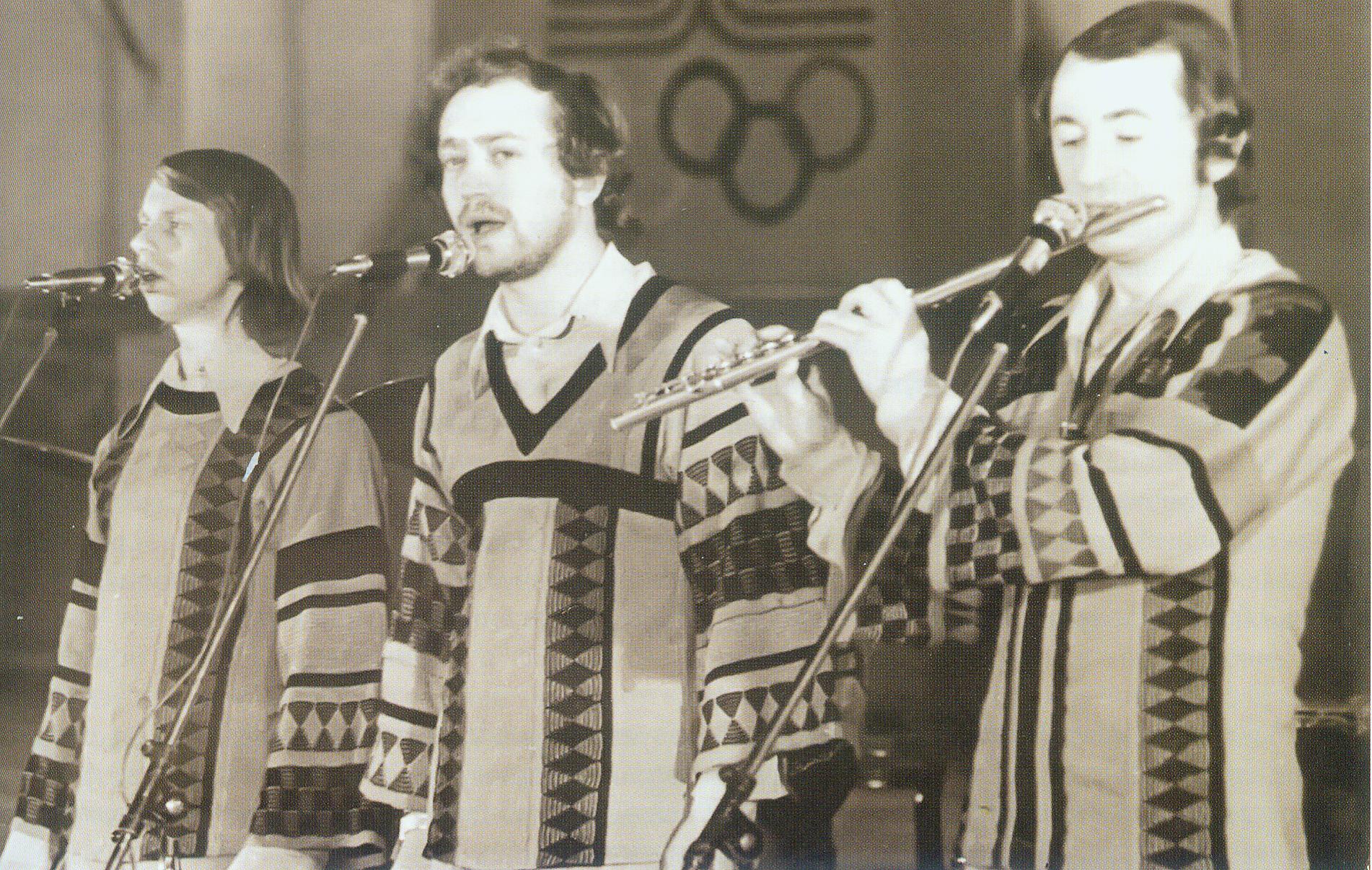 Анатолий Кашепаров, Леонид Борткевич, Владислав Мисевич (1980). Источник иллюстрации: Владимир Мулявин. "Сэрцам і думамі…" : воспоминания, интервью, исследования / Людмила Крушинская. – Минск, 2015. – С. 253.