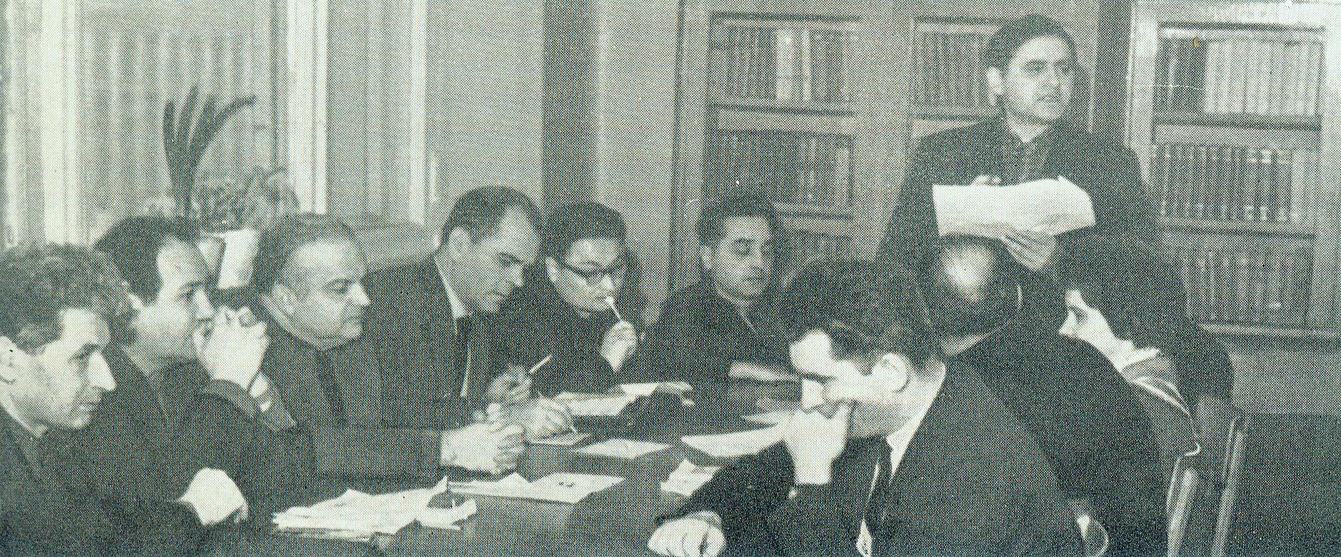 Редсовет художественной литературы издательства "Беларусь" обсуждает проект тематического плана (1966). Источник иллюстрации: Издательство "Беларусь" : рекламный проспект / художник Ю. Зайцев. – Минск, 1966. – С. 8..