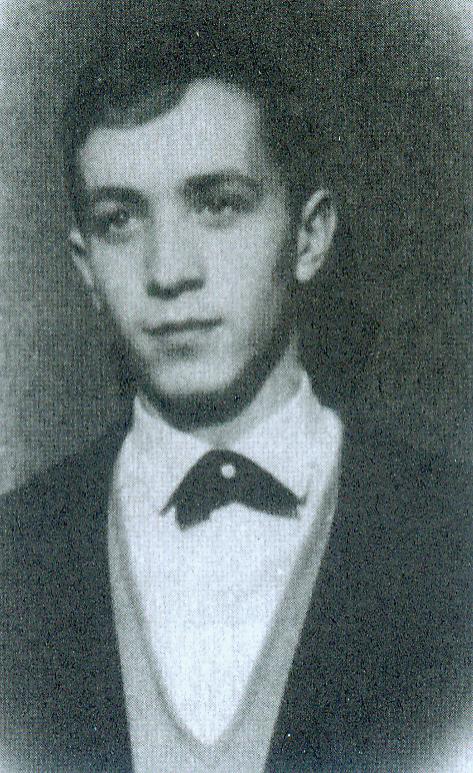 Л. Борткевич – учащийся архитектурного техникума (1965). Источник иллюстрации: "Песняры" и Ольга / Леонид Борткевич. – Изд. 2-е. – Минск, 2016. – С. 3 вклейки между с. 96–97.