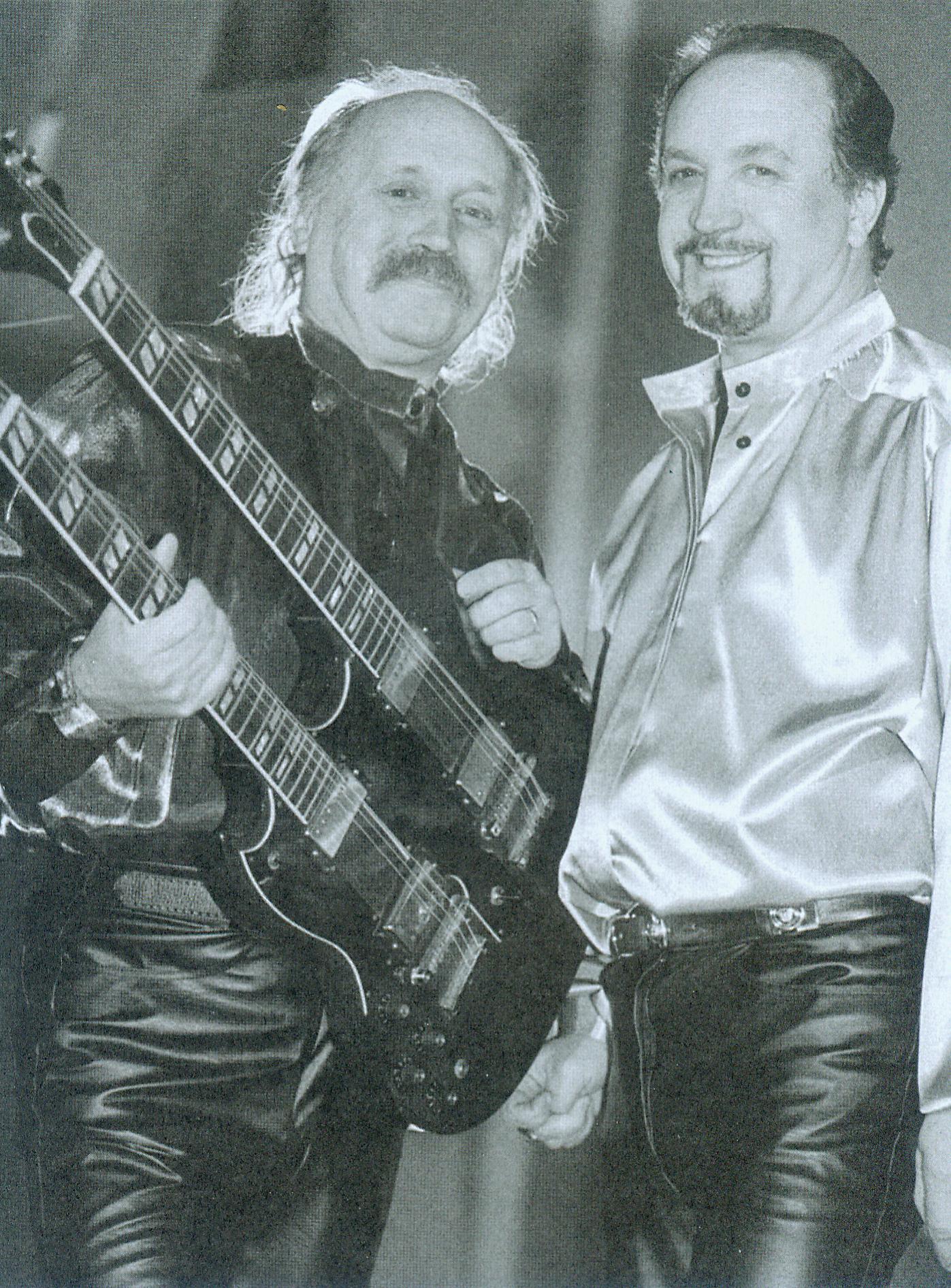 В. Мулявин и Л. Борткевич на фестивале "Золотой шлягер" (2000). Источник иллюстрации: "Песняры" и Ольга / Леонид Борткевич. – Изд. 2-е. – Минск, 2016. – С. 11 вклейки между с. 16–161.