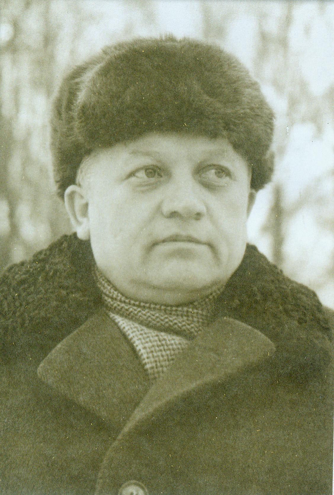 Іван Шамякін (1970-я гг.). Крыніца ілюстрацыі: Збор твораў : у 23 т. / Іван Шамякін ; рэдкалегія: У. В. Гніламёдаў [і інш. ; прадмова У. В. Гніламёдава]. – Мінск, 2014. – Т. 21 : Успаміны ; Начныя ўспаміны. – С. 6 уклейкі.