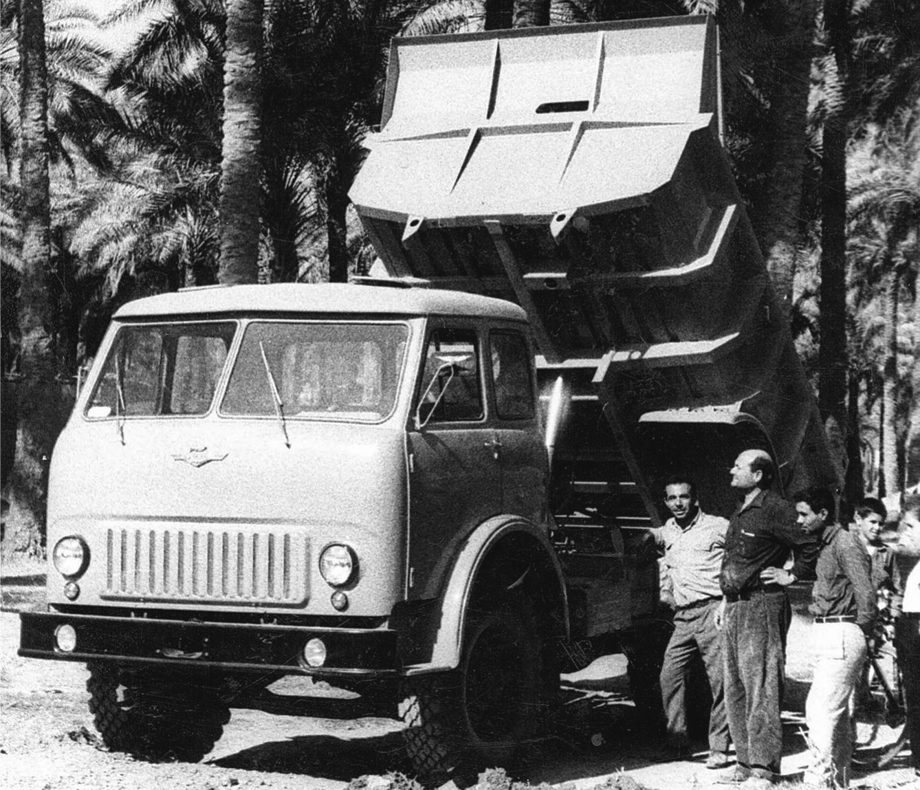 100-тысячный автомобиль МАЗ (1959). Источник иллюстрации: http://maz.by/about/history