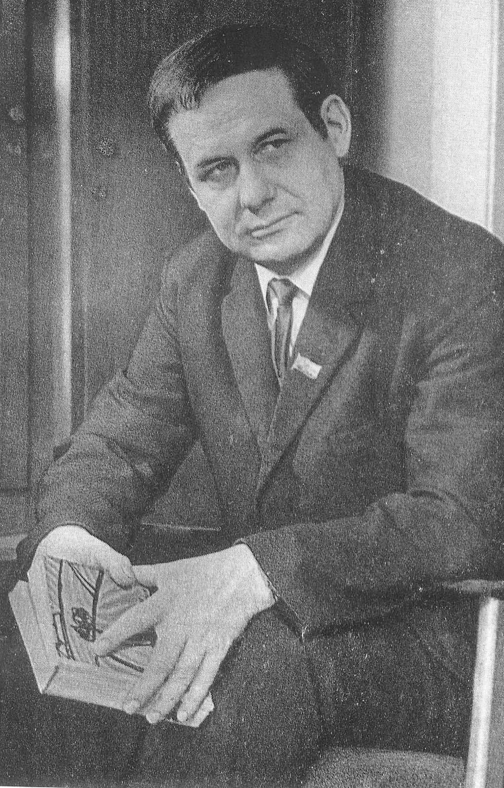 Крыніца ілюстрацыі: Збор твораў : у 10 т. / Іван Мележ ; рэдкалегія: А. М. Адамовіч [і інш. ; аўтар уступнага артыкула А. Адамовіч ; Акадэмія навук БССР, Інстытут літаратуры імя Я. Купалы]. – Т. 1 : Апавяданні, аповесці / рэдактар тома У. В. Гніламёдаў ; падрыхтоўка тэкстаў і каментарыі К. В. Піліповіч. – 1979. – Франтыспіс.