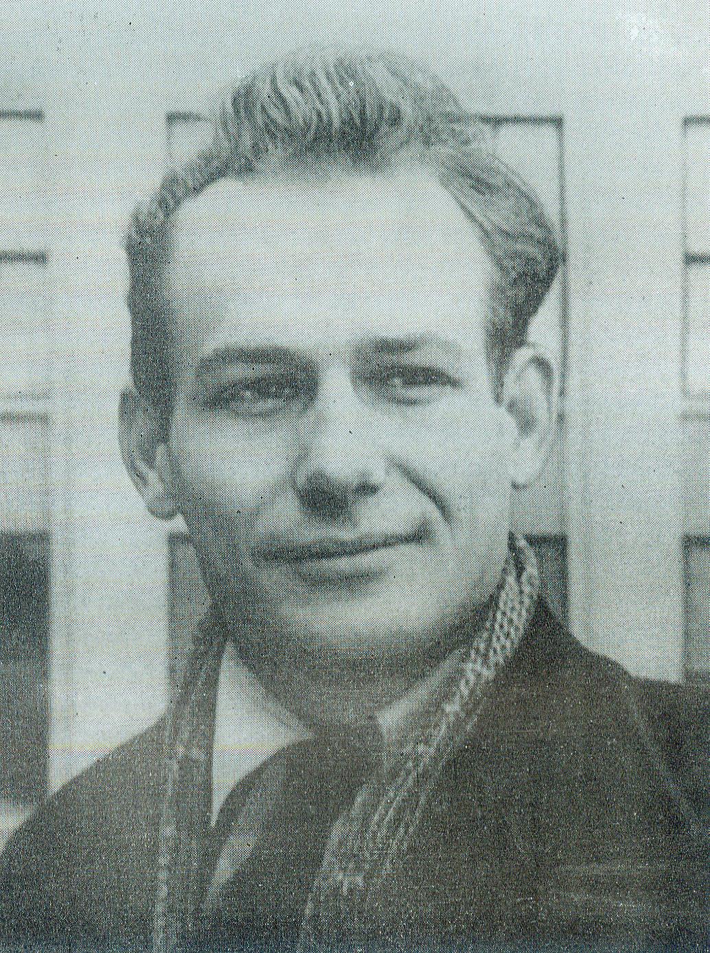 І. Мележ (1945). Крыніца ілюстрацыі: Збор твораў : у 10 т. / Іван Мележ ; рэдкалегія: А. М. Адамовіч [і інш. ; аўтар уступнага артыкула А. Адамовіч ; Акадэмія навук БССР, Інстытут літаратуры імя Я. Купалы]. – Т. 1 : Апавяданні, аповесці / рэдактар тома У. В. Гніламёдаў ; падрыхтоўка тэкстаў і каментарыі К. В. Піліповіч. – 1979. – С. 1 уклейкі паміж с. 288–289.