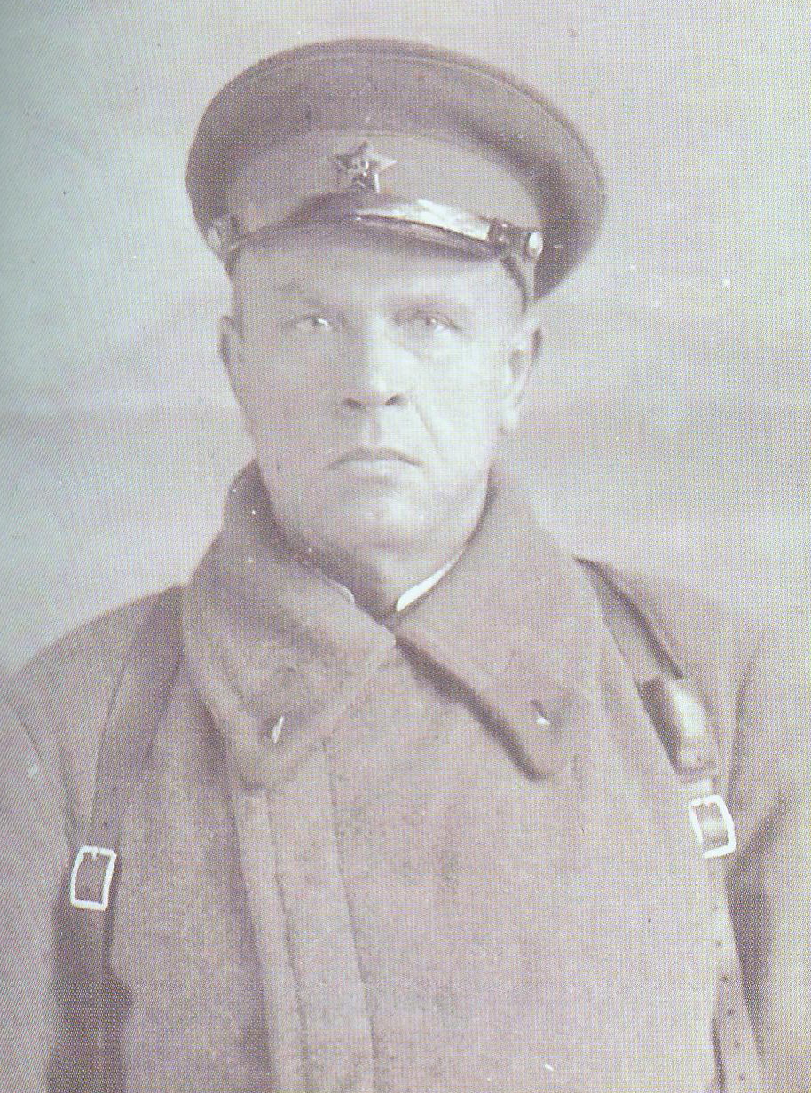 К. Крапіва (1942). Крыніца ілюстрацыі: Кандрат Крапіва. Шлях да неўміручасці : [успаміны, эсэ / укладальніца, аўтар прадмовы А. Атраховіч]. – Мінск, 2020. – С. 9 уклейкі паміж с. 48–49. 