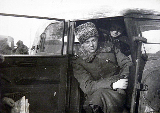 Командующий Донским фронтом генерал-полковник К.К. Рокоссовский (начало 1943 г.). Источник иллюстрации: http://encyclopedia.mil.ru/encyclopedia/history/more.htm?id=12109257%40cmsArticle