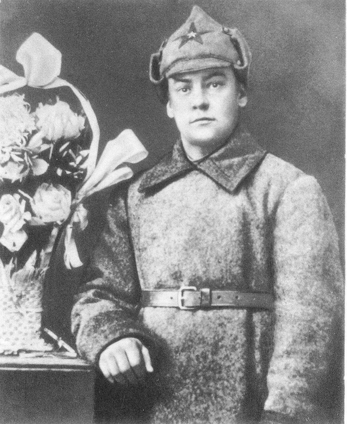 В.И. Козлов – боец Красной Армии (1925). Источник иллюстрации: Смысл его жизни: о В. И. Козлове / Н. Т. Марушкевич. – Москва,1976. – С. 1 вклейки между с. 32–33.