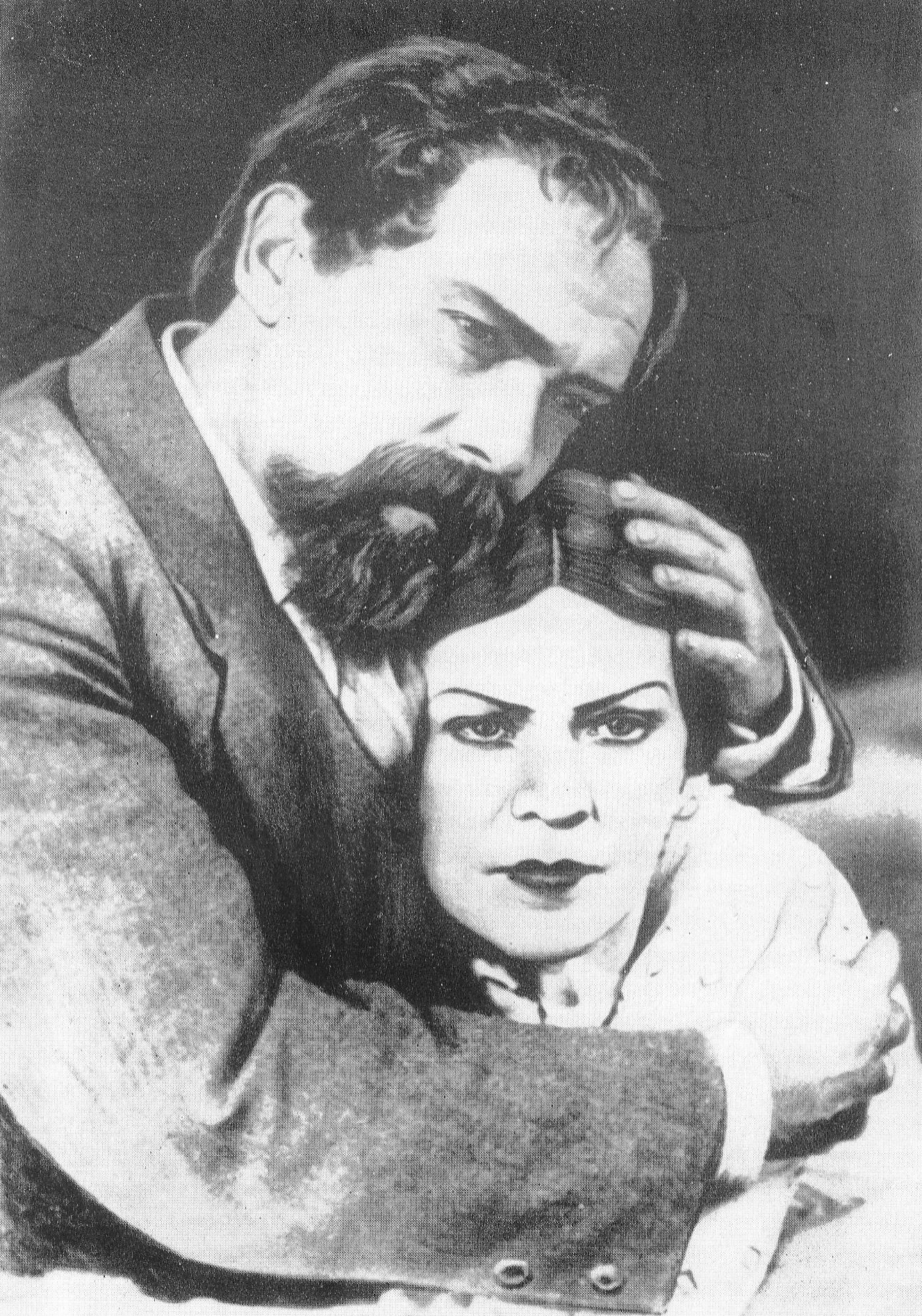 М. Горкі. "Ягор Булычоў і іншыя". Булычоў – М. Звездачотаў, Глафіра – М. Радзялоўская. Крыніца ілюстрацыі: Беларускі тэатр імя Якуба Коласа / Уладзімір Няфёд. – Мінск, 1976. – С. 13 уклейкі паміж с. 64–65.