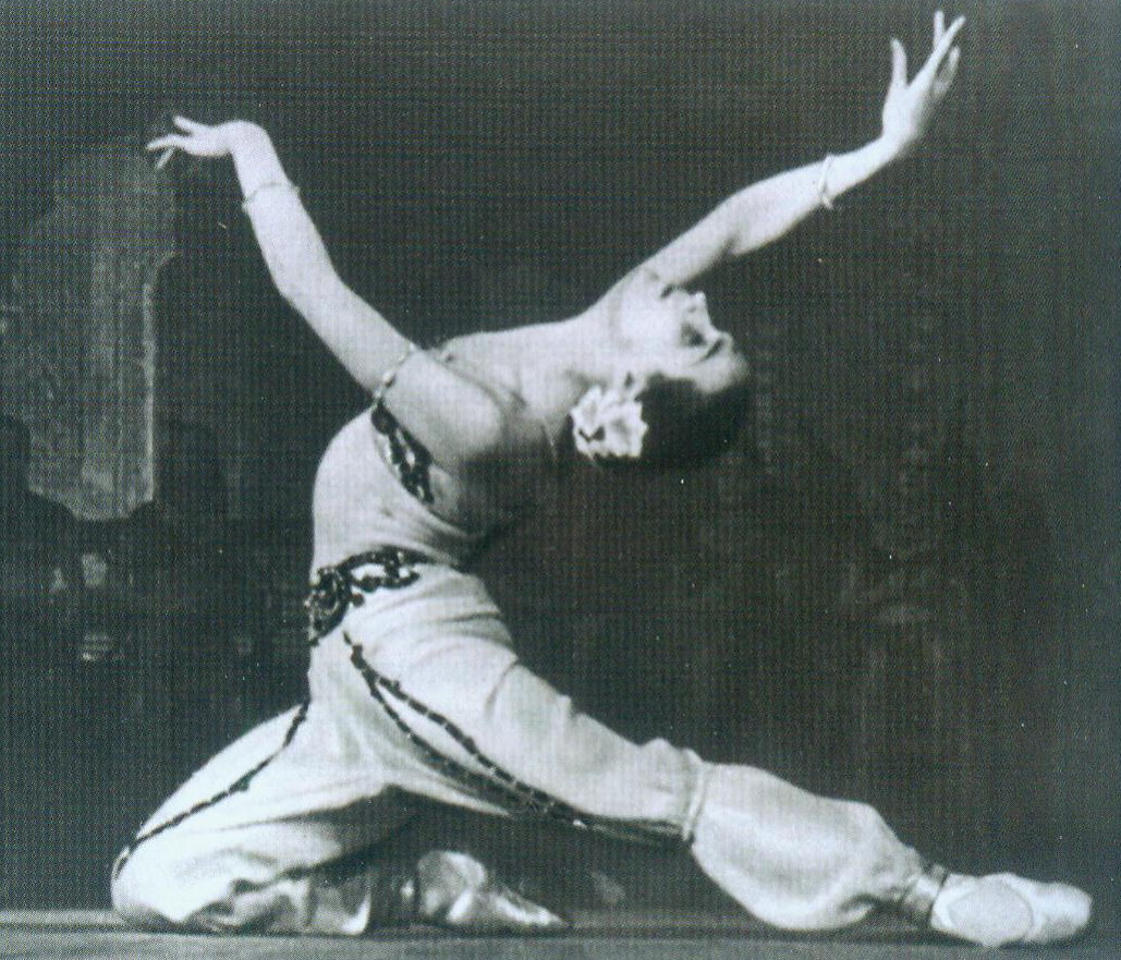 Лидия Ряженова в партии Никии в балете "Баядерка". Источник иллюстрации: Партер. – 2019. – № 3. – С. 40.