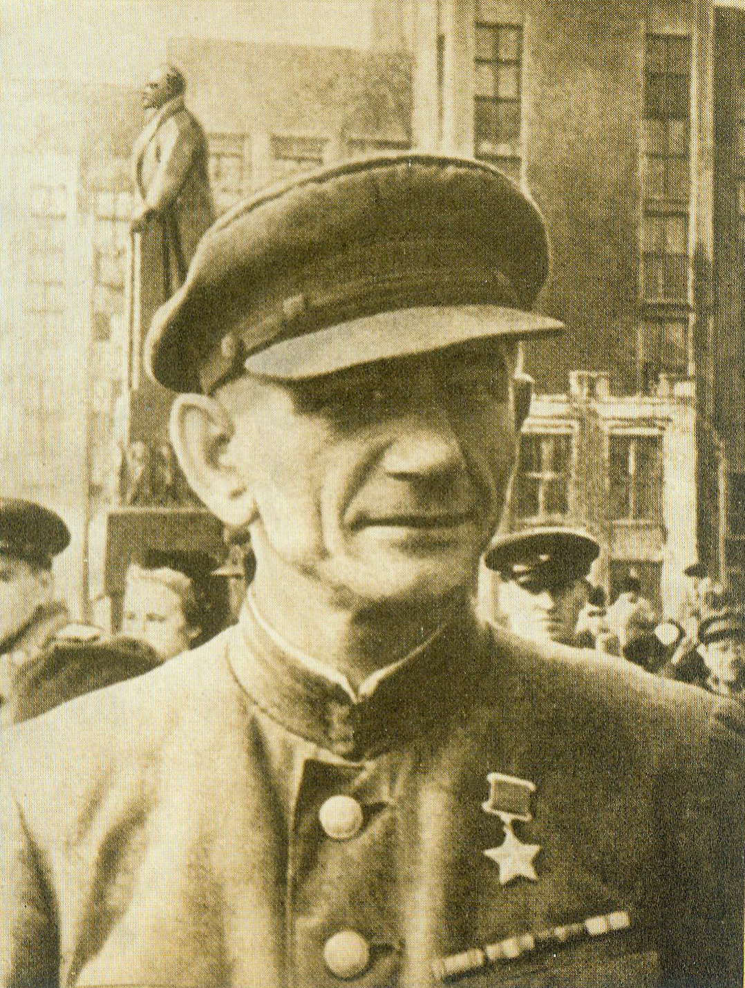 В.З. Царюк. Источник иллюстрации: Если не мы, то кто же? : документальная повесть : [о Герое Советского Союза В. З. Царюке] / Станислав Аслезов. – Минск, 1986. – 2-я с. обложки.