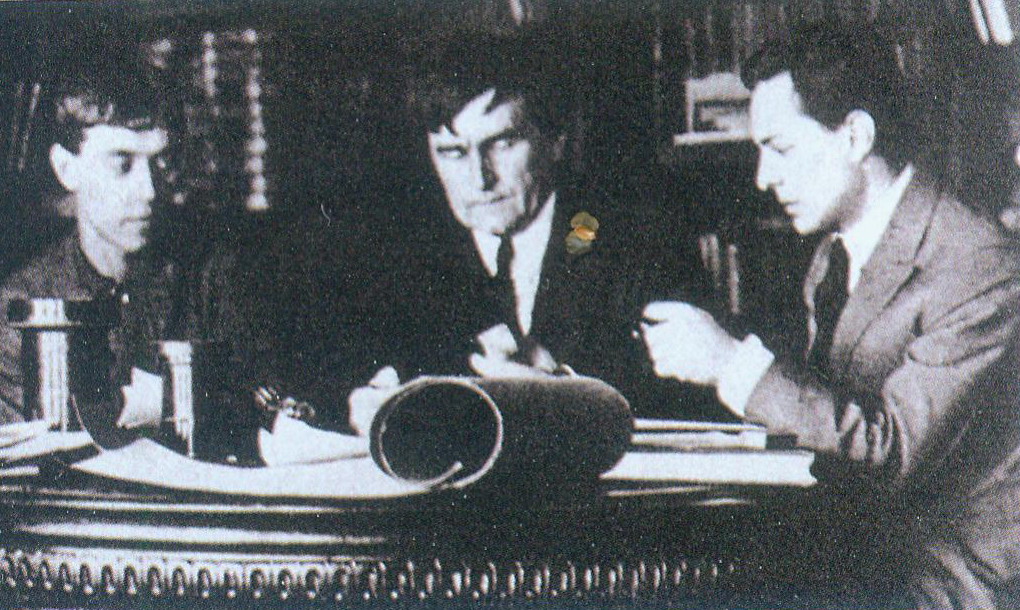 Мікалай Суэцін, Казімір Малевіч і Ілля Чашнік у лабараторыі ГІНХУКа. Крыніца ілюстрацыі: Мастацтва. – 2020. – № 2. – С. 24.