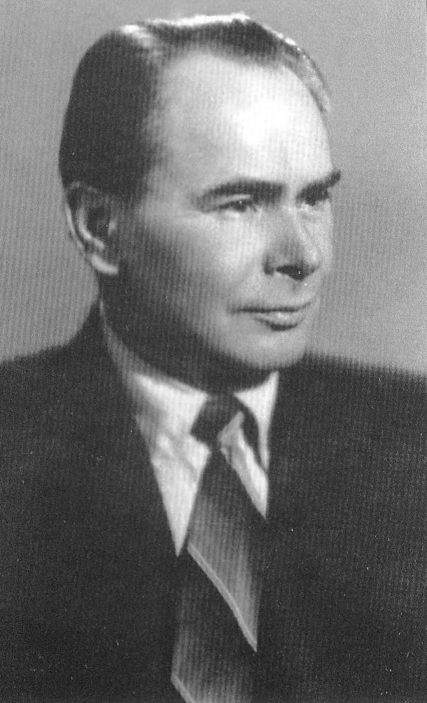 Ян Скрыган (1955, Мінск). Крыніца ілюстрацыі: Фоталетапіс з хатняга архіва Яна Скрыгана: шляхі, час, сустрэчы, імгненні гісторыі, старонкі жыцця ў рэтраспектыўным аглядзе. XX стагоддзе : [фотаальбом да 115-годдзя з дня нараджэння / укладанне, прадмова, каментар Г. Скрыган]. – Мінск, 2020. – С. 80.