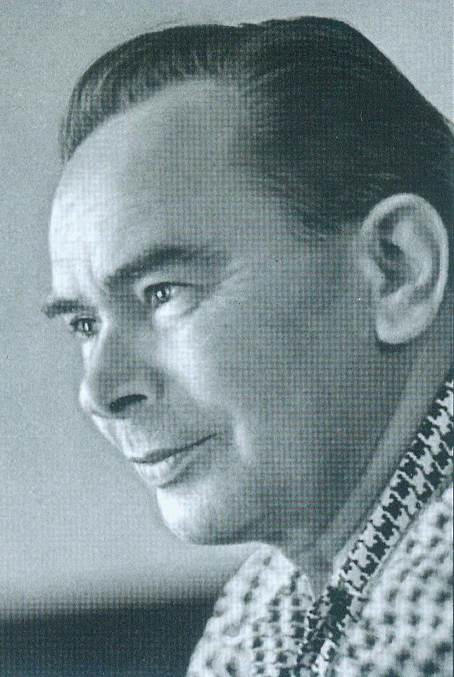 Ян Скрыган (1963, Мінск). Крыніца ілюстрацыі: Фоталетапіс з хатняга архіва Яна Скрыгана: шляхі, час, сустрэчы, імгненні гісторыі, старонкі жыцця ў рэтраспектыўным аглядзе. XX стагоддзе : [фотаальбом да 115-годдзя з дня нараджэння / укладанне, прадмова, каментар Г. Скрыган]. – Мінск, 2020. – С. 81.