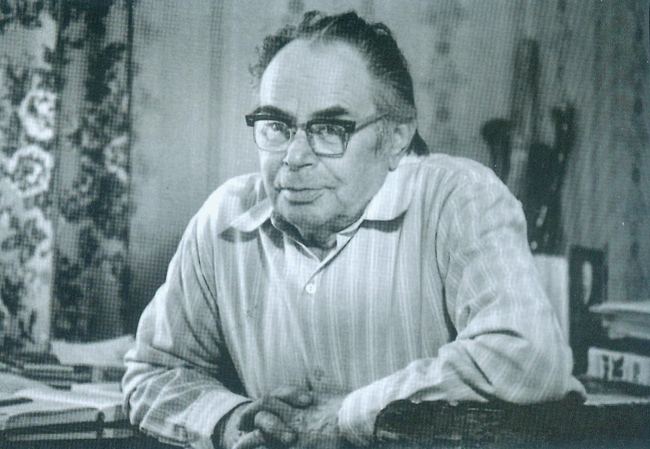 Ян Скрыган (1980-я гг., Мінск). Крыніца ілюстрацыі: Фоталетапіс з хатняга архіва Яна Скрыгана: шляхі, час, сустрэчы, імгненні гісторыі, старонкі жыцця ў рэтраспектыўным аглядзе. XX стагоддзе : [фотаальбом да 115-годдзя з дня нараджэння / укладанне, прадмова, каментар Г. Скрыган]. – Мінск, 2020. – С. 88.