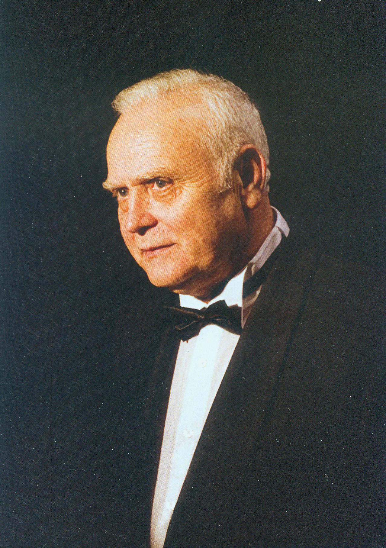 В. Елизарьев. Источник иллюстрации: Валентин Елизарьев – художник и человек : документальное повествование / Ирина Мильто. – Минск, 2012. – 1. с. вклейки между с. 156–157.