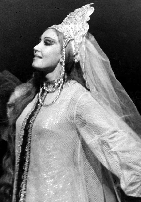 У партыі Наташы ("Русалка"). Крыніца ілюстрацыі: Мастацтва. – 2021. – № 7. – С. 28–30.