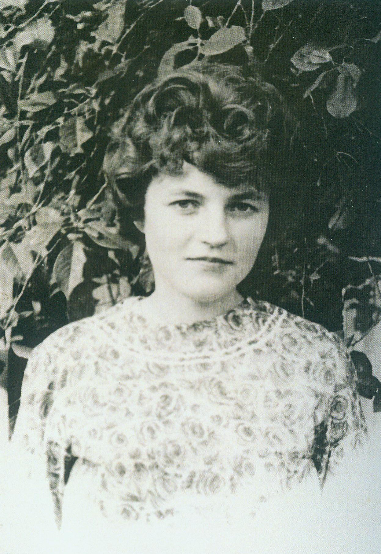 Крыніца ілюстрацыі: Пінск… Першамайская… Локун… : кніга ўспамінаў / Брэсцкая абласная бібліятэка ім. М. Горкага ; [складальнік В. А. Гарбачэўская ; навуковы рэдактар А. М. Карлюкевіч]. – Мінск, 2020. – С. 6 уклейкі.