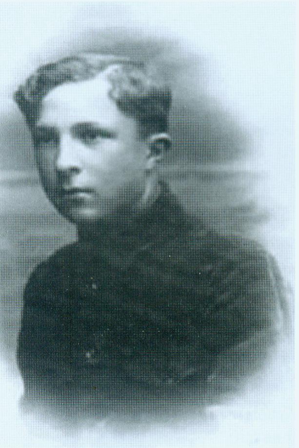 Валянцін Таўлай ва ўзросце 14 гадоў. Крыніца ілюстрацыі: Выбраныя творы / Валянцін Таўлай ; [укладанне, прадмова і каментар А. Клышкі]. – Мінск, 2014. – С. 3 уклейкі паміж с. 320–321.