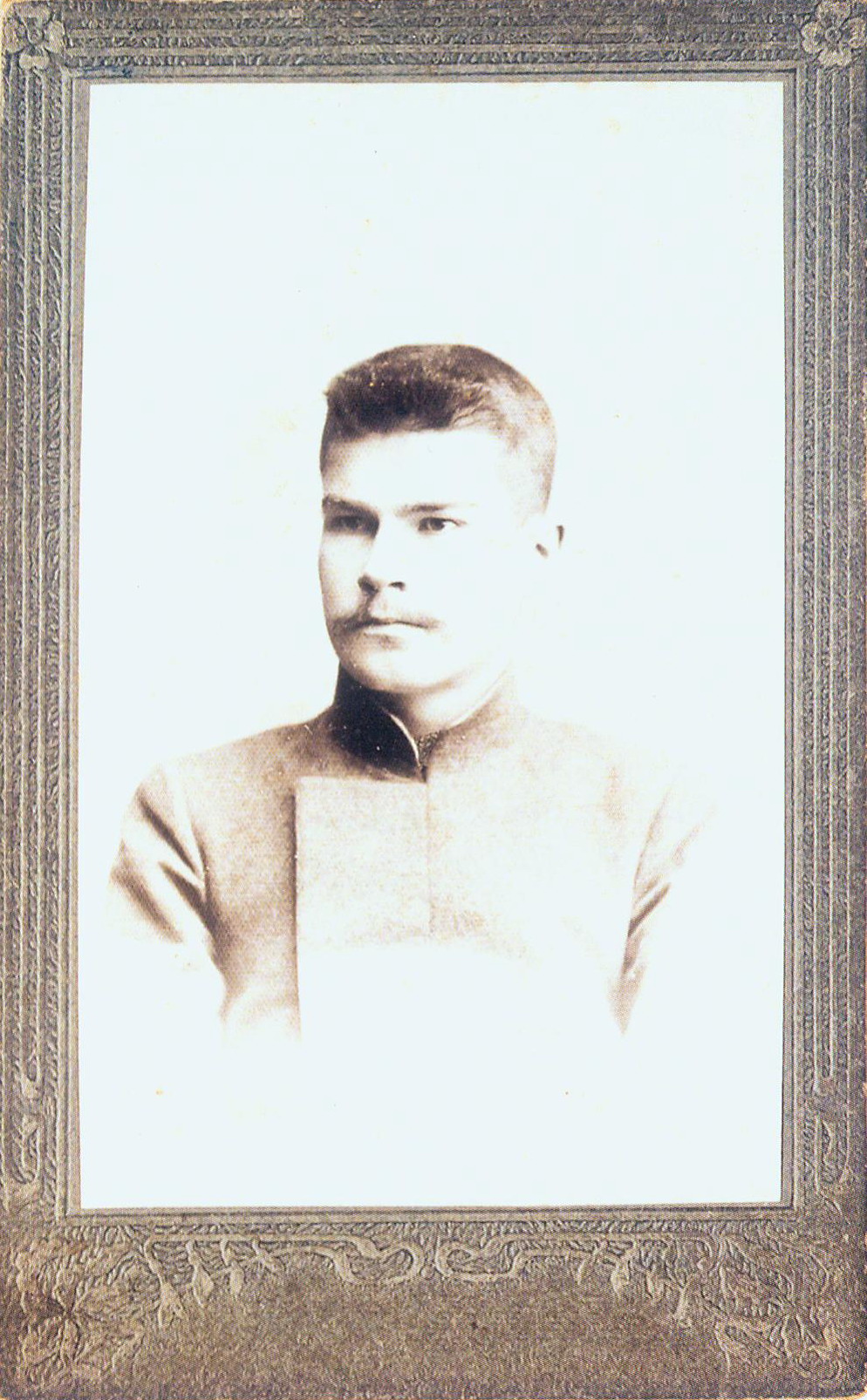 М. Багдановіч (Яраслаўль, 1911). Крынца ілюстрацыі: Аўтографы Максіма Багдановіча : каталог : да 130-годдзя з дня нараджэння Максіма Багдановіча / Міністэрства культуры Рэспублікі Беларусь, Дзяржаўны музей гісторыі беларускай літаратуры, Літаратурны музей Максіма Багдановіча ; [складальнікі: І. В. Мышкавец і інш.]. – Мінск, 2020. – С. 11.