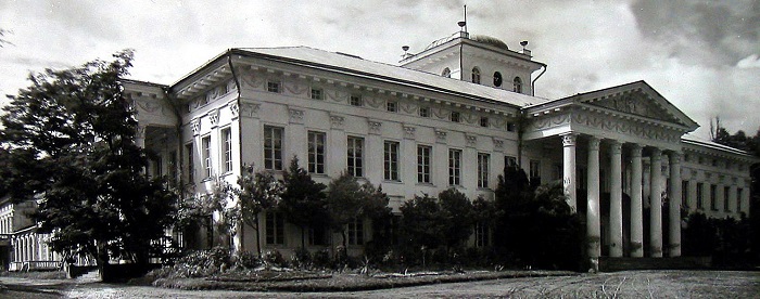 Жыліцкі палац. Крыніца ілюстрацыі: https://vedaj.by/images/cities/mog/kirau/Rzyliczy/RzyliczyOld1.jpg