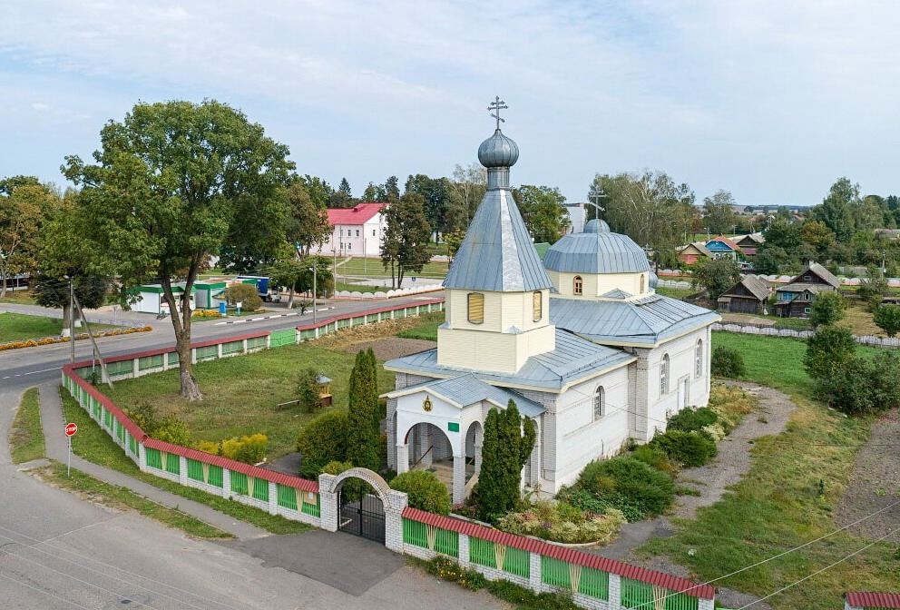 Храм святых Касьмы і Даміяна ў Любонічах. Крыніца ілюстрацыі: https://planetabelarus.by/sights/tserkov-sv-kozmy-i-demyana-v-lyubonichakh/